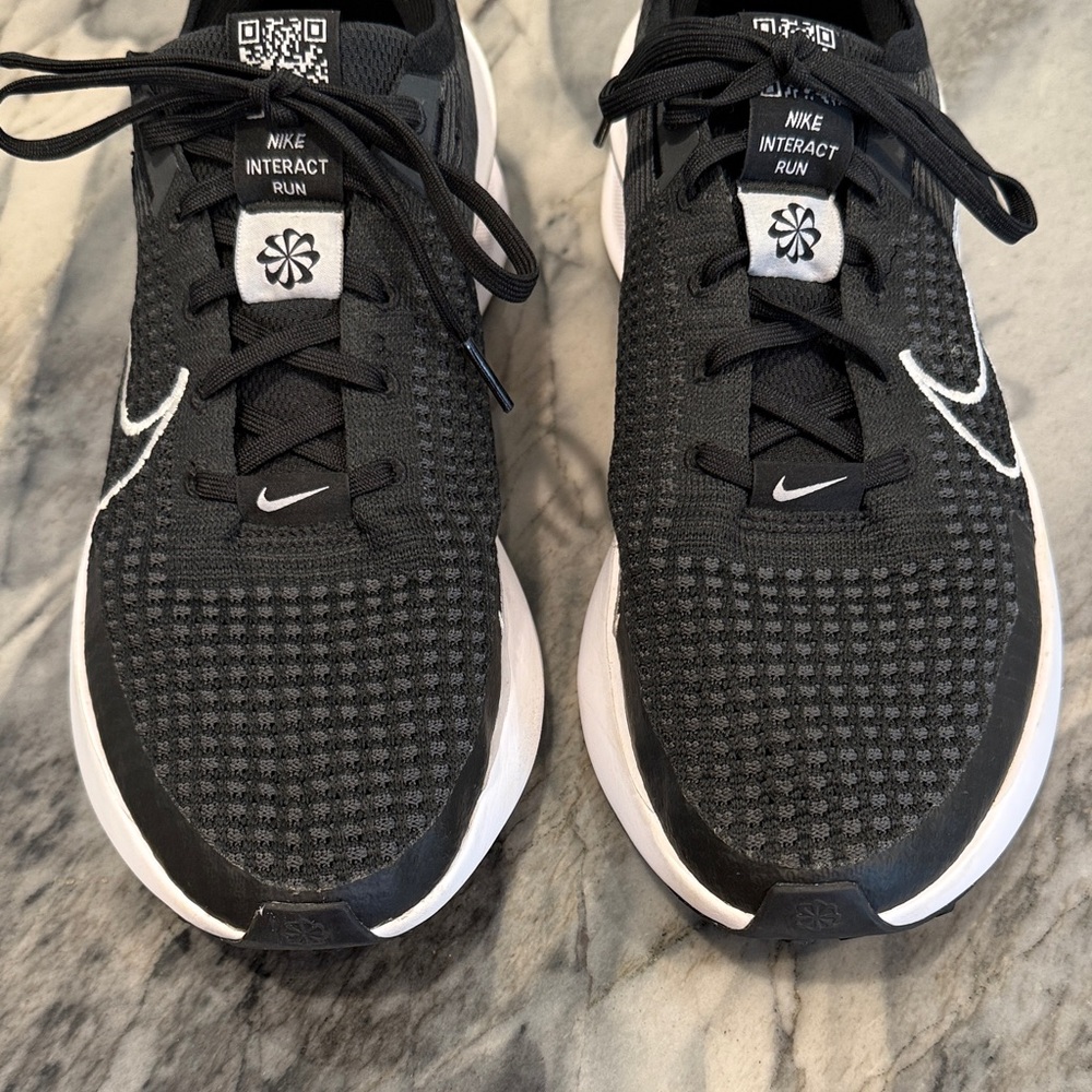 Men’s Nike Black and White Running Shoes 10.5 - Picture 7 of 7